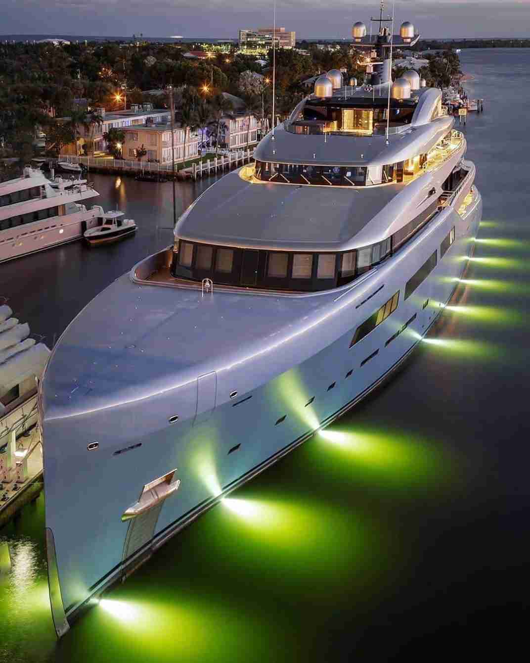 12 luxury yachts